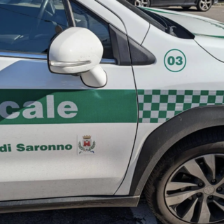 Tampona un’auto e scappa: caccia al pirata della strada a Saronno Tampona un’auto e scappa: caccia al pirata della strada a Saronno