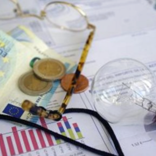 Effetto Iran sul carovita delle città italiane: il rincaro medio annuo a Varese per famiglia è di 665 euro