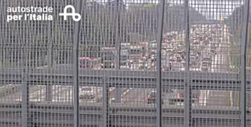 Il traffico rallentato in seguito all'incidente di questo pomeriggio in A8