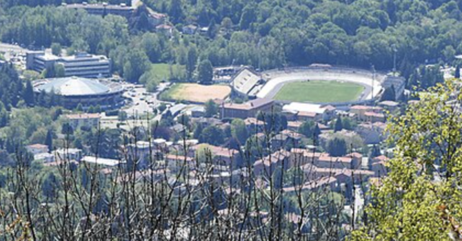 A sinistra il Lino Oldrini, a destra il Franco Ossola, più in alto (non visibile) il Campus: ecco il cuore di quella che è già una "cittadella sportiva" a Masnago