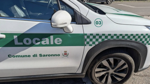 Tampona un’auto e scappa: caccia al pirata della strada a Saronno
