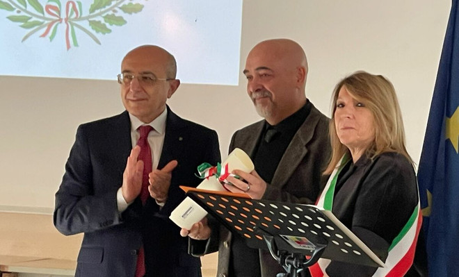 Un'immagine della cerimonia di questa mattina a Sesto Calende Un'immagine della cerimonia di questa mattina a Sesto Calende