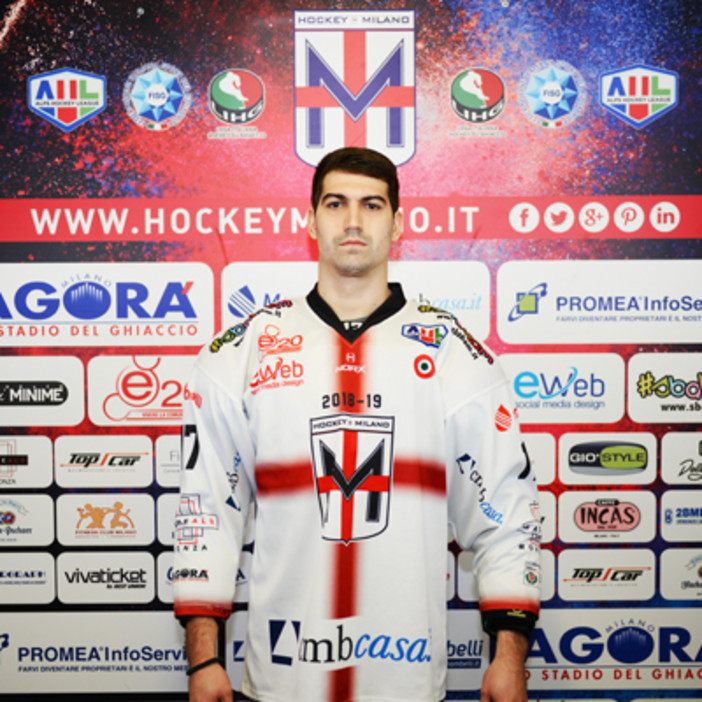 Stefan Ilic con la casacca indossata nelle ultime tre stagioni, quella dell'Hockey Milano (foto hockeymilano.it)