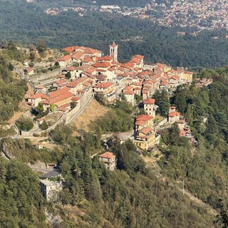 Weekend da vivere tra le bellezze della nostra terra: il Sacro Monte visto dal Campo dei Fiori nella foto di Gianluca Bertoni