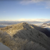Alba di neve al Campo dei Fiori: la montagna imbiancata dà il buongiorno a Varese