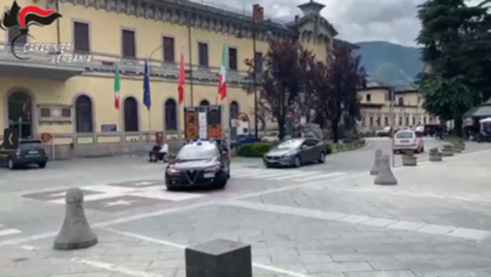 Armi, droga e "pizzini": colpita la rete criminale dello spaccio in Ossola Armi, droga e "pizzini": colpita la rete criminale dello spaccio in Ossola