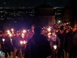 Le immagini della Fiaccolata al Sacro Monte di domenica sera Le immagini della Fiaccolata al Sacro Monte di domenica sera
