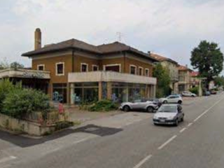 L'esterno della ex concessionaria Terziroli/2 L'esterno della ex concessionaria Terziroli/2