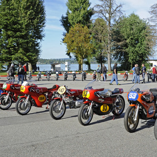 Le Aermacchi da corsa pronte sul piazzale della MV Agusta