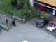 Minorenni con il coltello seguono un automobilista per rapinarlo: arrestati dalla polizia