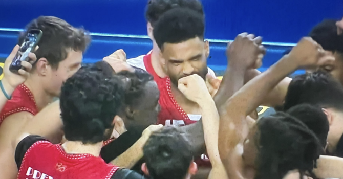 I biancorossi festeggiano al PalaCarnera I biancorossi festeggiano al PalaCarnera