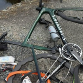 Lanzo Torinese, ciclisti investiti da un automobilista dopo una lite: un ferito è grave