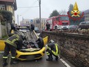 L'auto ribaltata questa mattina sul Sempione a Sesto Calende