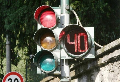 Sesto Calende. «Al "red velox" di Lisanza affiancare il countdown semaforico» Sesto Calende. «Al "red velox" di Lisanza affiancare il countdown semaforico»