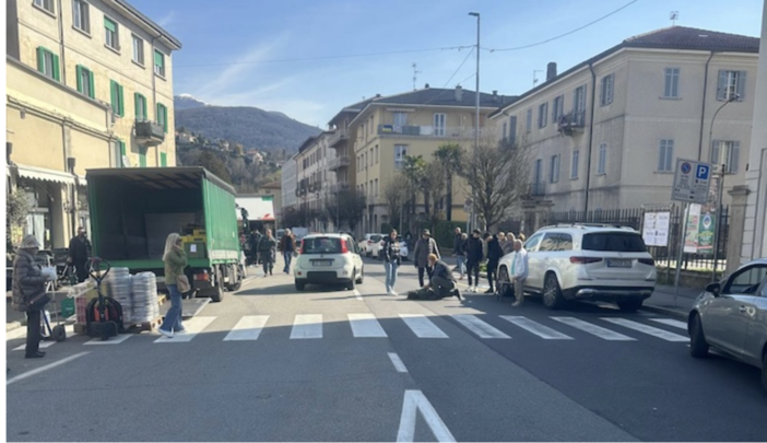 Luino, investita una donna in centro