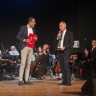 Danilo Lamperti e Franco Castiglioni, sul palco del Teatro Manzoni con l'orchestra StradiVari