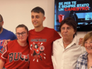Una foto di gruppo per i primi abbonati 2025/2026 della Pallacanestro Varese Una foto di gruppo per i primi abbonati 2025/2026 della Pallacanestro Varese