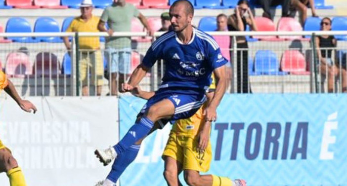 Stefano Banfi, due gol all'esordio, uno più bello dell'altro (Foto Varesina Calcio) Stefano Banfi, due gol all'esordio, uno più bello dell'altro (Foto Varesina Calcio)