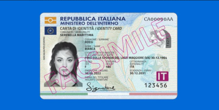 Un fac simile della carta d'identità elettronica che sarà obbligatoria dal 3 agosto 2026