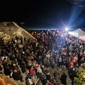 Le immagini della Fiaccolata al Sacro Monte di domenica sera Le immagini della Fiaccolata al Sacro Monte di domenica sera