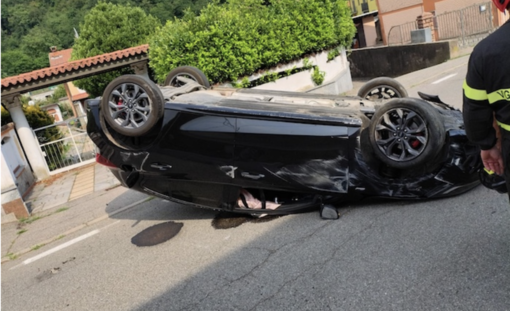 Besano, auto si ribalta: conducente si allontana prima dei soccorsi