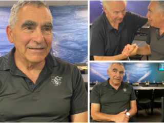 Jim Corsi, 72 anni, al palaghiaccio durante la nostra intervista: sopra riceve la visita del presidente dei tempi d'oro Roberto Blumer, sotto è con Matteo Cesarini, manager (e amico) dell'Acinque Ice Arena che ospita la Concordia University di cui Jim è dirigente Jim Corsi, 72 anni, al palaghiaccio durante la nostra intervista: sopra riceve la visita del presidente dei tempi d'oro Roberto Blumer, sotto è con Matteo Cesarini, manager (e amico) dell'Acinque Ice Arena che ospita la Concordia University di cui Jim è dirigente