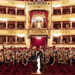 L’orchestra dell’Accademia Teatro alla Scala e Pietro De Maria a Varese: un dialogo tra il romanticismo di Schumann e Brahms