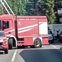 I mezzi dei vigili del fuoco in via Caracciolo