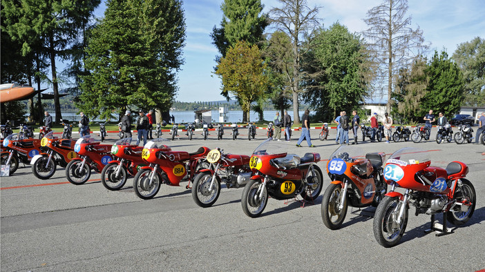 Le Aermacchi da corsa pronte sul piazzale della MV Agusta