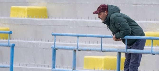 Roberto Gatti spinge la sua Solbia dalla gradinata del Chinetti