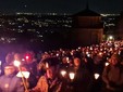 Le immagini della Fiaccolata al Sacro Monte di domenica sera Le immagini della Fiaccolata al Sacro Monte di domenica sera