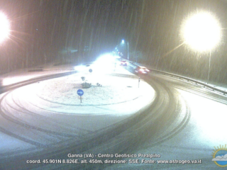 La situazione sulla statale a Ganna (foto webcam Centro Geofisico Prealpino) La situazione sulla statale a Ganna (foto webcam Centro Geofisico Prealpino)
