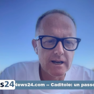Il sindaco di Como, Alessandro Rapinese, mentre conduce sui suoi canali social "RapiNews24", una striscia video quasi quotidiana in cui racconta veramente ciò che fa e smaschera quelle che considera bufale di avversari e giornalisti Il sindaco di Como, Alessandro Rapinese, mentre conduce sui suoi canali social "RapiNews24", una striscia video quasi quotidiana in cui racconta veramente ciò che fa e smaschera quelle che considera bufale di avversari e giornalisti