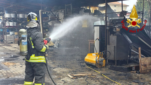 L'intervento dei vigili del fuoco a Samarate L'intervento dei vigili del fuoco a Samarate