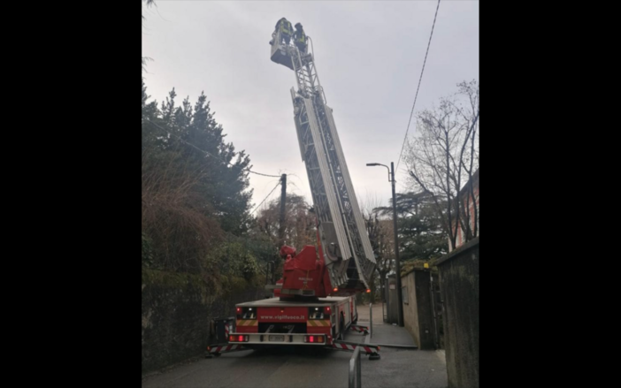 I vigili del fuoco durante le operazioni