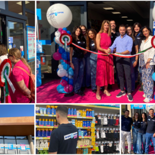 L'inaugurazione del nuovo store Acqua & Sapone di viale dei Mille a Varese: taglio del nastro con la "squadra" del nuovo negozio a trazione femminile e con il vicesindaco Ivana Perusin L'inaugurazione del nuovo store Acqua & Sapone di viale dei Mille a Varese: taglio del nastro con la "squadra" del nuovo negozio a trazione femminile e con il vicesindaco Ivana Perusin