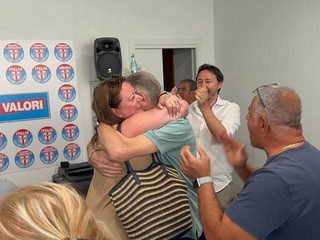 Silvio Pezzotta festeggia l'elezione a sindaco di Somma Lombardo Silvio Pezzotta festeggia l'elezione a sindaco di Somma Lombardo
