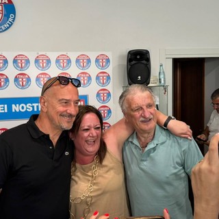 Silvio Pezzotta festeggia l'elezione a sindaco di Somma Lombardo Silvio Pezzotta festeggia l'elezione a sindaco di Somma Lombardo