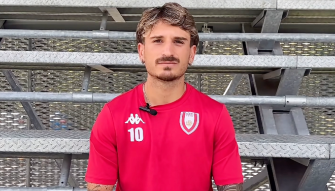 Daniele Favale, attaccante di 24 anni di Moncalieri protagonista del 3-0 al Gavirate (foto dal profilo Facebook ufficiale del Varese) Daniele Favale, attaccante di 24 anni di Moncalieri protagonista del 3-0 al Gavirate (foto dal profilo Facebook ufficiale del Varese)