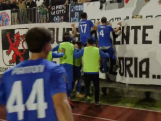 La festa brianzola dopo l'1-0 qui e sotto