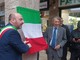Massimo Moratti con il sindaco di Somma Stefano Bellaria scoprono la targa dedicata ad Angelo Moratti (foto dalla pagina Facebook del Comune)