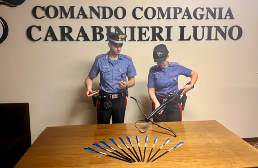 Violenta la compagna e picchia la cognata: arrestato. Nell'armadio i carabinieri gli trovano una balestra Violenta la compagna e picchia la cognata: arrestato. Nell'armadio i carabinieri gli trovano una balestra