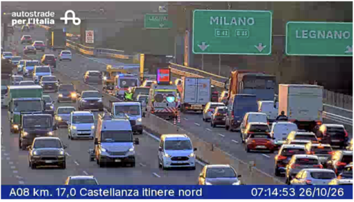 II punto dell'incidente e le code viste dalla webcam di Autostrade per l'Italia II punto dell'incidente e le code viste dalla webcam di Autostrade per l'Italia