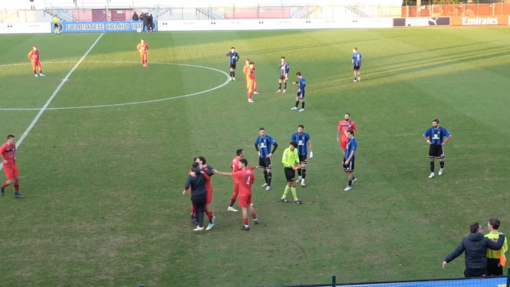 VIDEO. La Solbiatese crea valanghe di occasioni e vince 1-0. Un presunto sputo dalla panchina ospite all'arbitro fa finire la partita VIDEO. La Solbiatese crea valanghe di occasioni e vince 1-0. Un presunto sputo dalla panchina ospite all'arbitro fa finire la partita