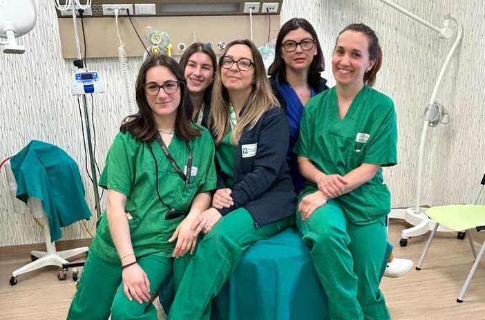 Il team ostetriche, da sinistra: Rosy Motta, Giada Palumbo, Cristina Pini, Martina Bianchi, Federica Leoni Il team ostetriche, da sinistra: Rosy Motta, Giada Palumbo, Cristina Pini, Martina Bianchi, Federica Leoni