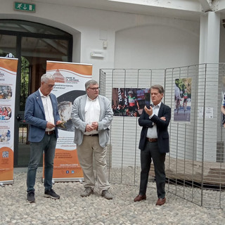Un'immagine dell'inaugurazione della mostra della Tre Valli a Villa Mirabello