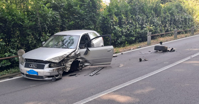 Le immagini dell'incidente stradale avvenuto sulla provinciale a Ternate Le immagini dell'incidente stradale avvenuto sulla provinciale a Ternate