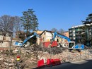 I lavori di abbattimento della vecchia Ferramenta di via Lazio