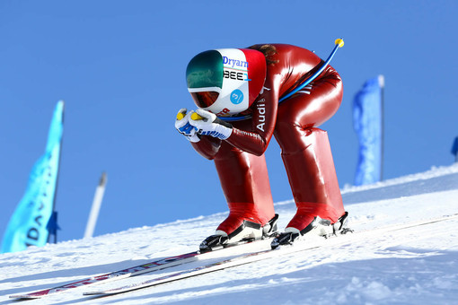 A 248 chilometri orari sugli sci: Valentina Greggio incontra duecento Giovani Pensatori dell'Insubria e dei licei sportivi