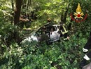 Soccorsi in azione sulla statale a Valganna dove un'auto è finita in una scarpata Soccorsi in azione sulla statale a Valganna dove un'auto è finita in una scarpata